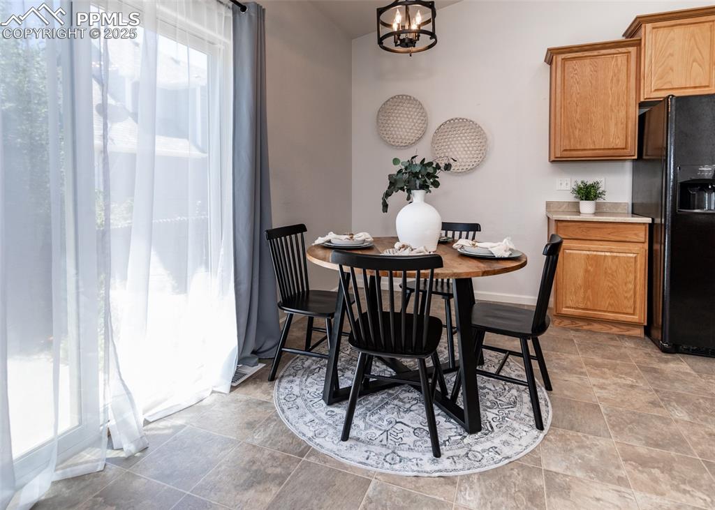 Image 20 of 32: Dining Area