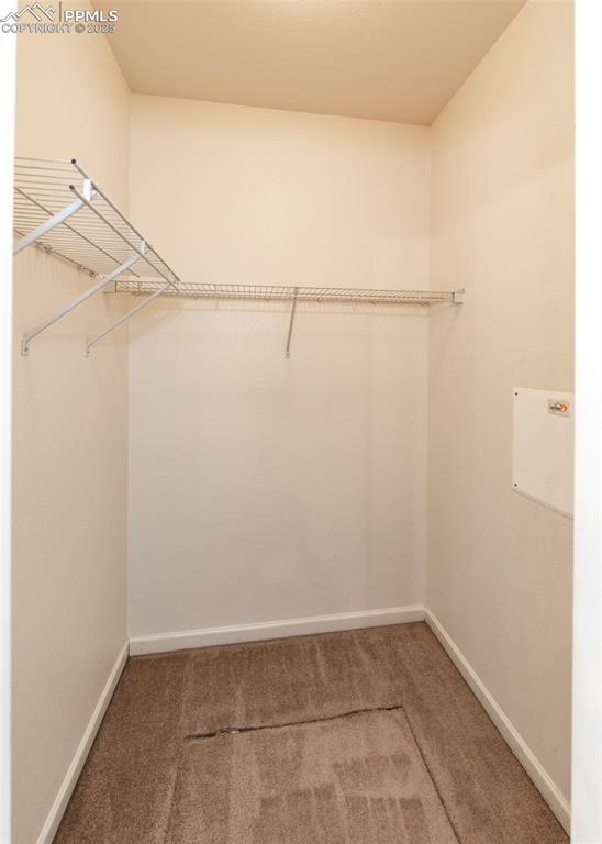 Image 26 of 32: Closet