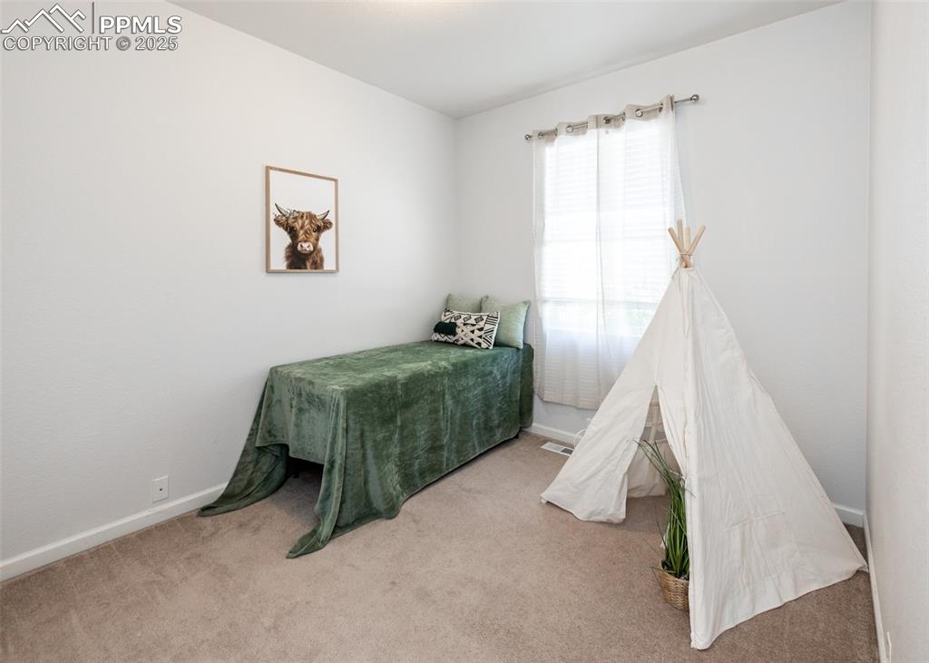 Image 9 of 32: Bedroom