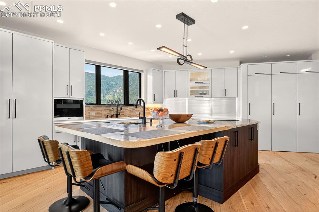 Image 24 of 50: Kitchen view with a highlight go the large island with breakfast bar