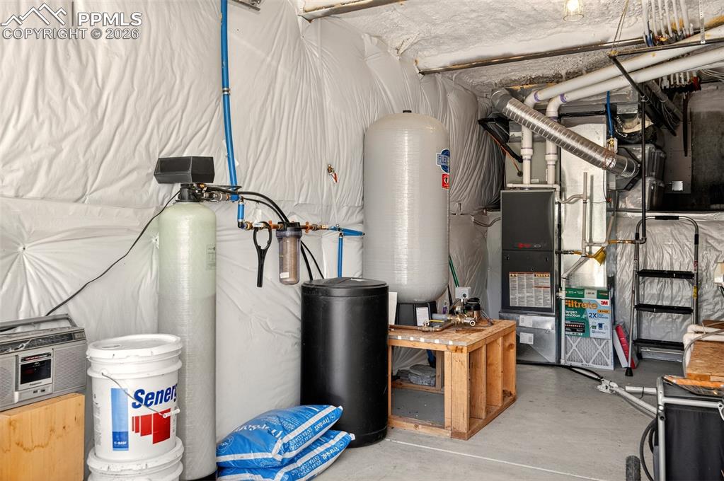 Image 49 of 50: ATV garage+Utility room