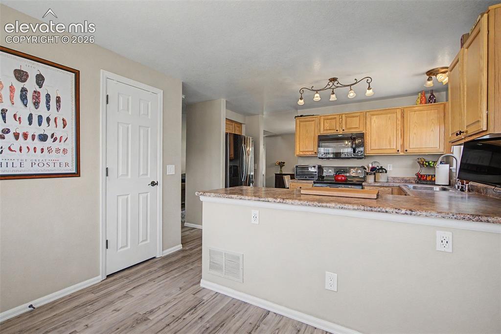 Image 12 of 39: Kitchen