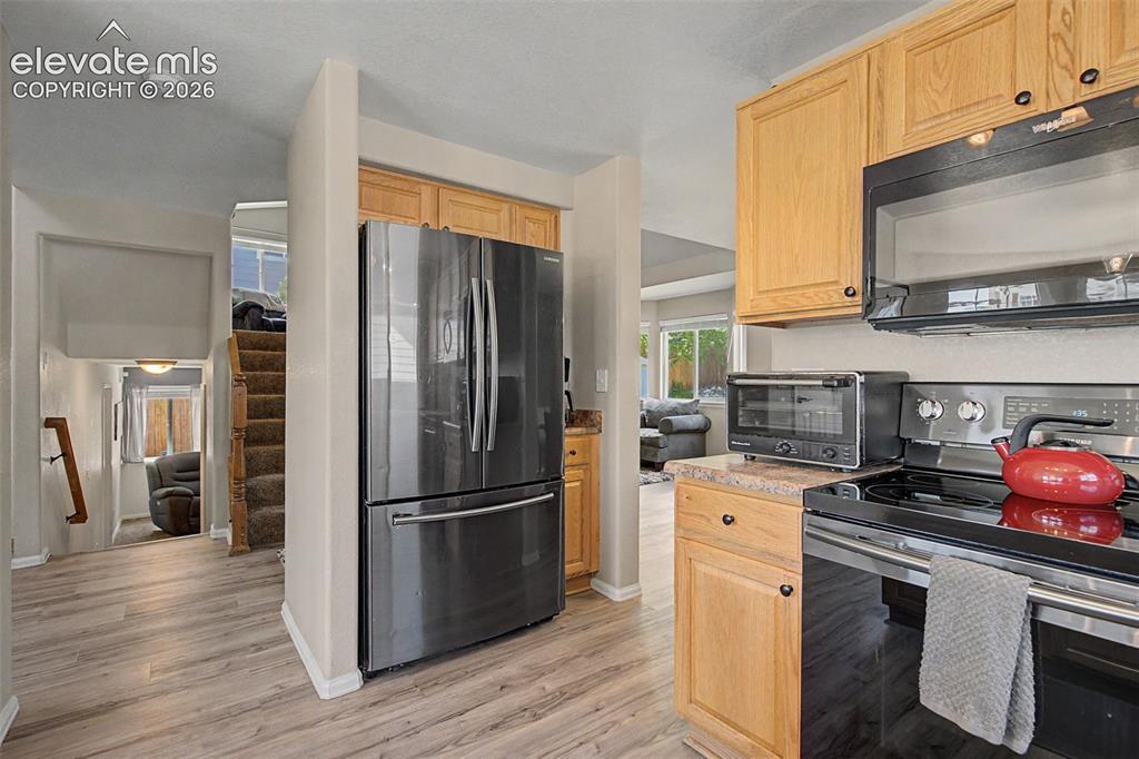 Image 14 of 39: Kitchen