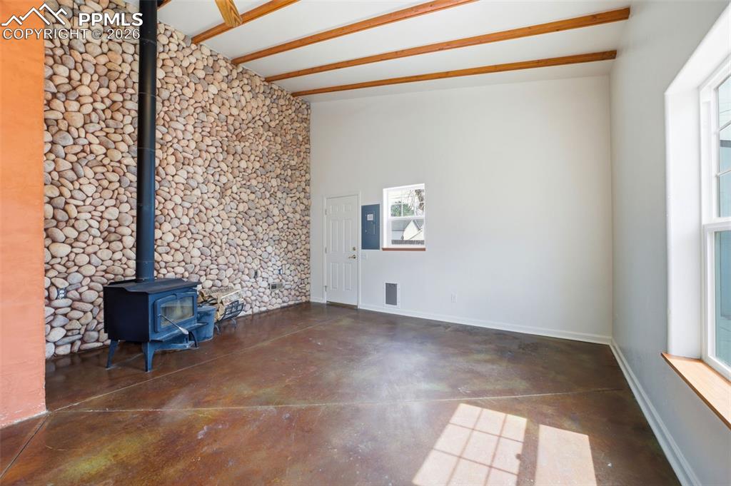 Image 3 of 34: Living Room