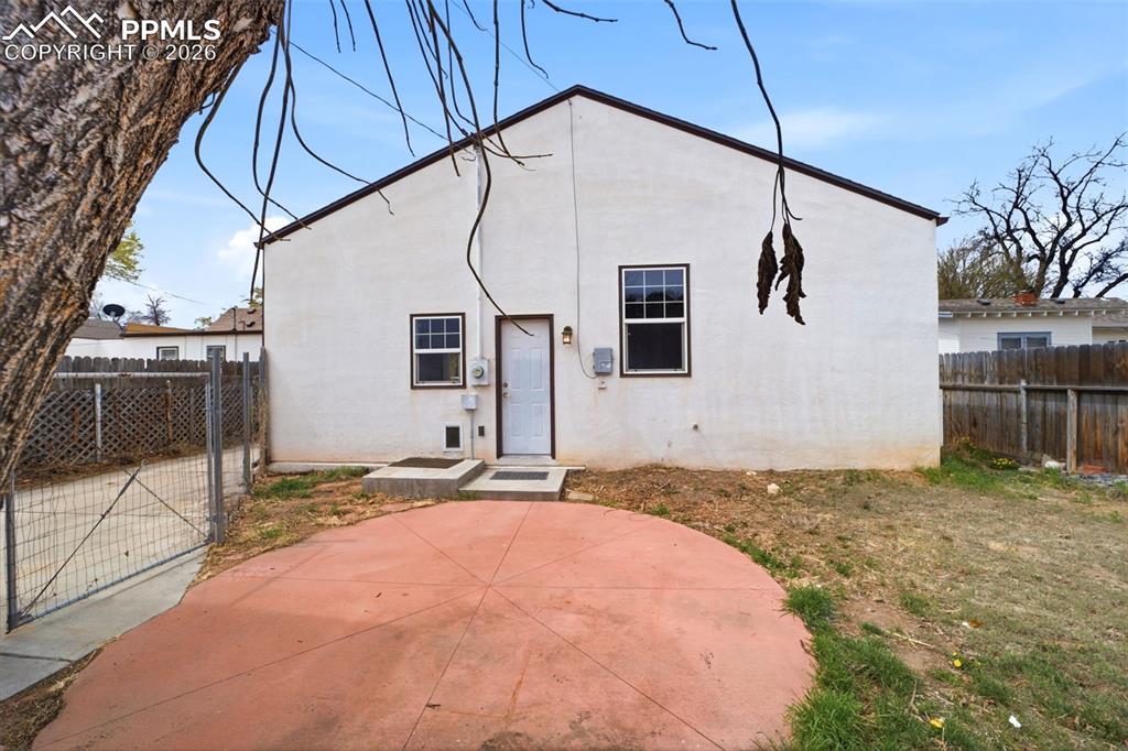 Image 30 of 34: Back of Structure