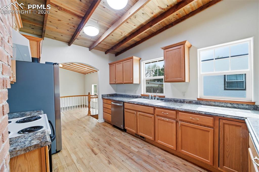 Image 8 of 34: Kitchen