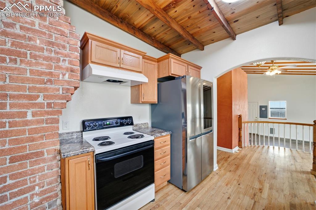 Image 9 of 34: Kitchen