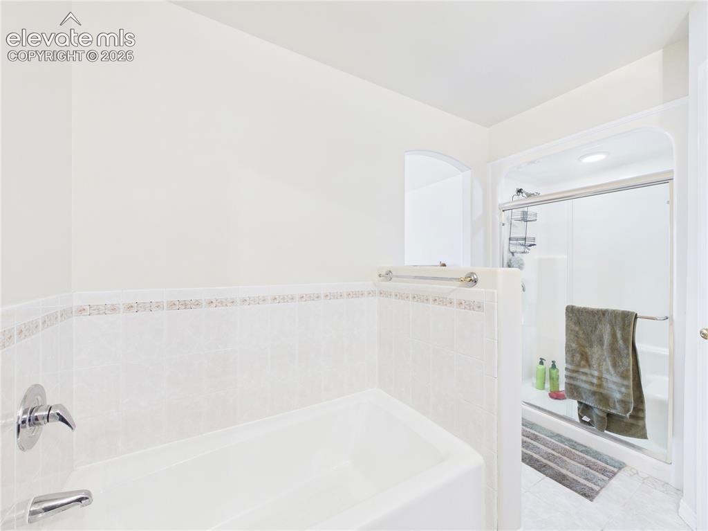 Image 18 of 48: Bathroom