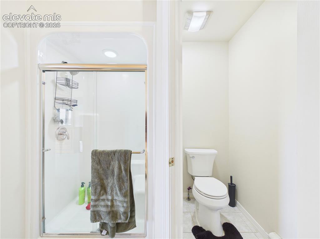 Image 20 of 48: Bathroom