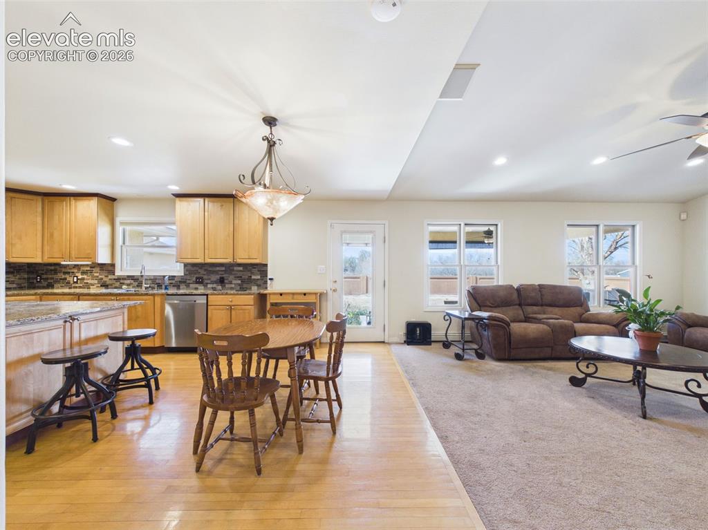 Image 8 of 48: Dining Area
