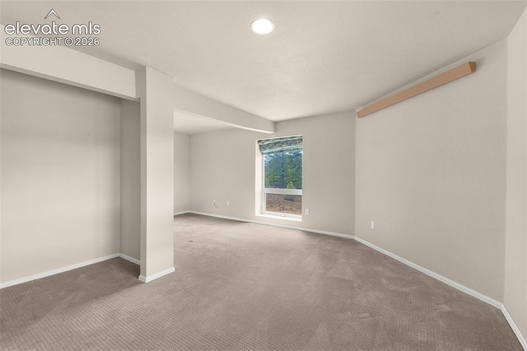 Image 30 of 48: Family Room