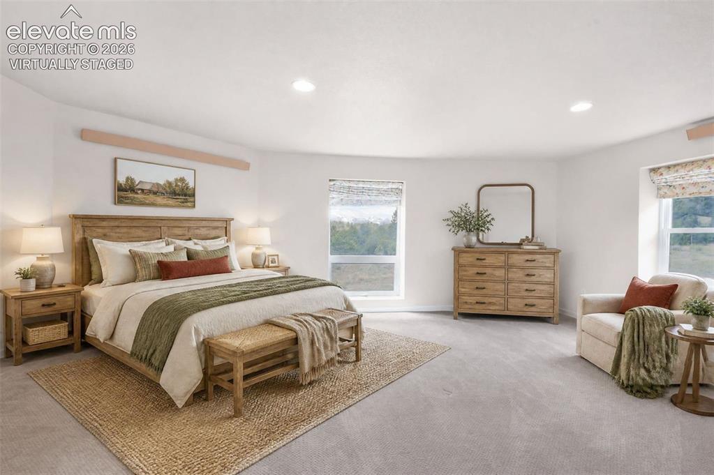 Image 31 of 48: Family Room