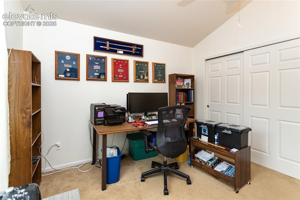 Image 21 of 27: Office