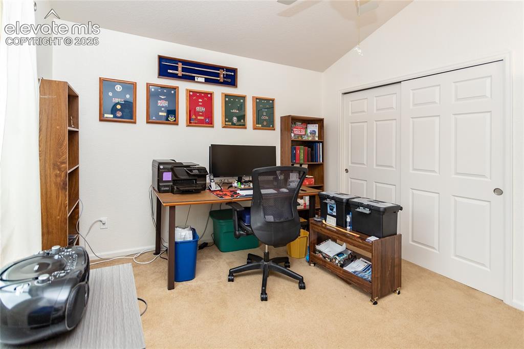 Image 22 of 27: Office