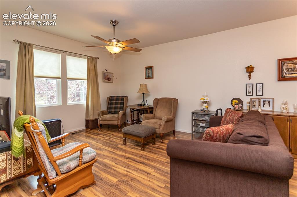 Image 5 of 27: Living Room