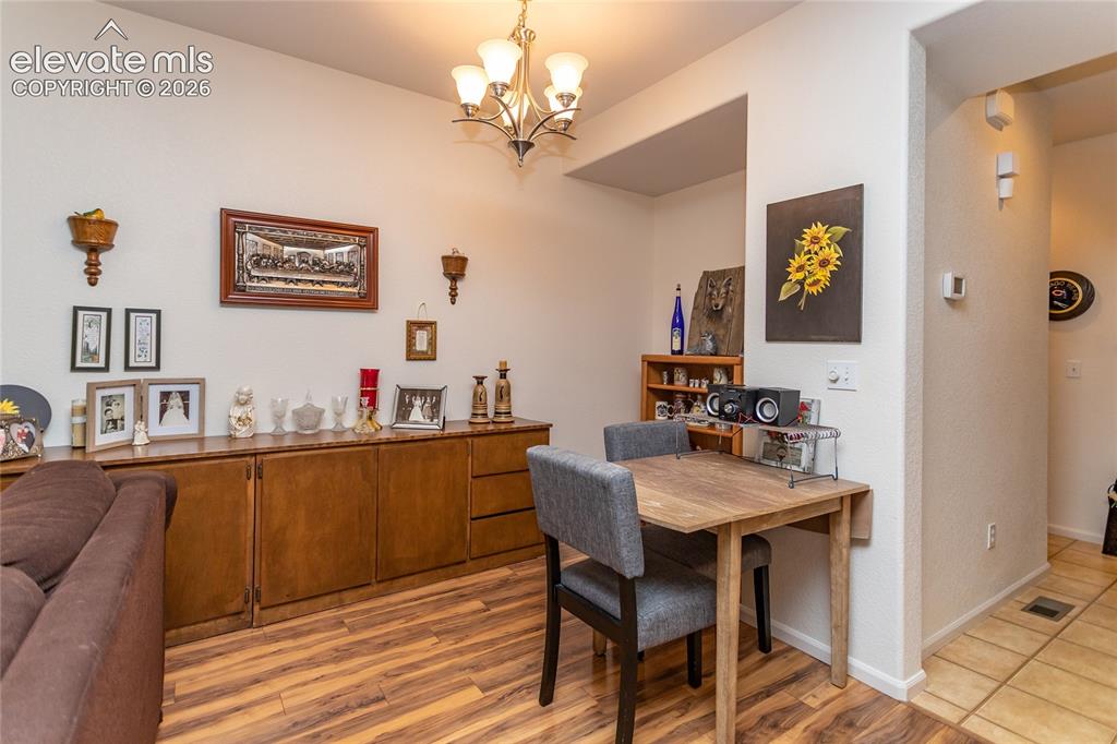 Image 7 of 27: Dining Area