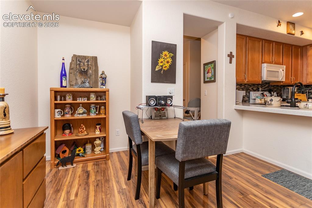 Image 8 of 27: Dining Area