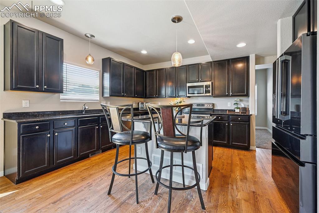 Image 14 of 49: Kitchen
