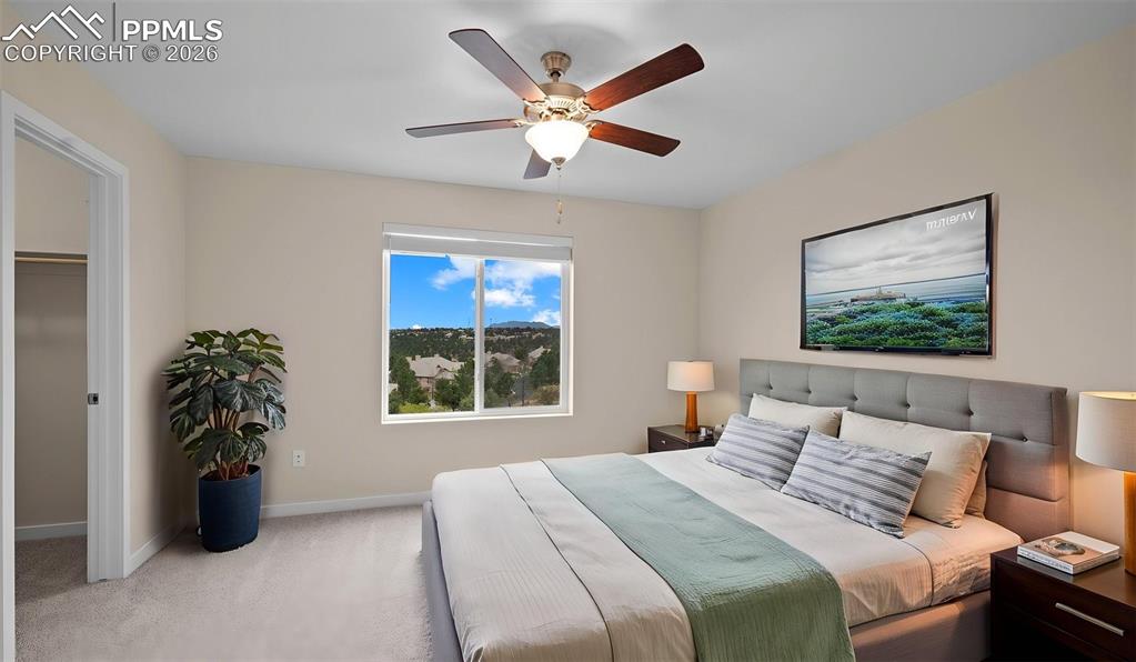 Image 16 of 30: Bedroom