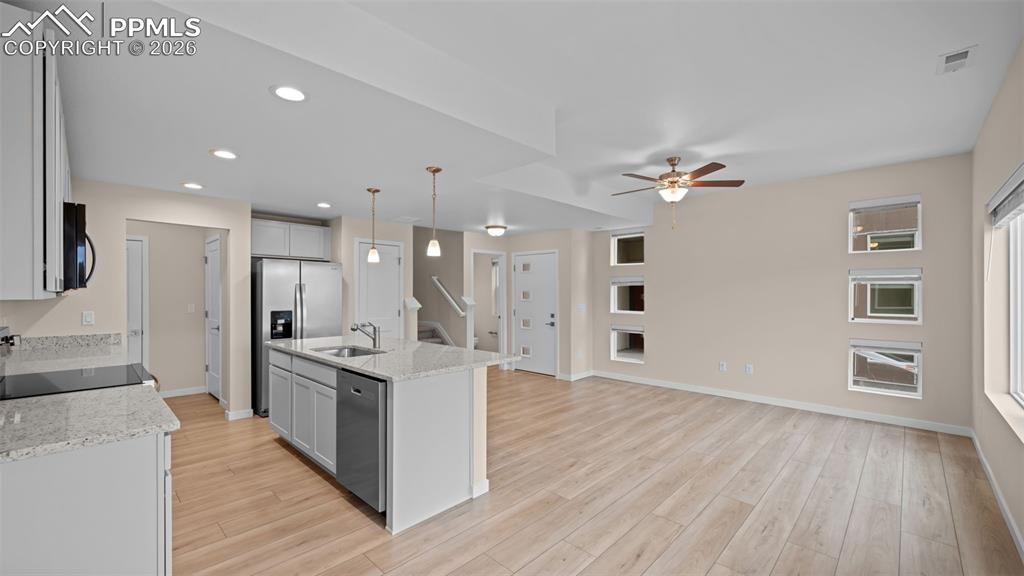 Image 4 of 30: Kitchen