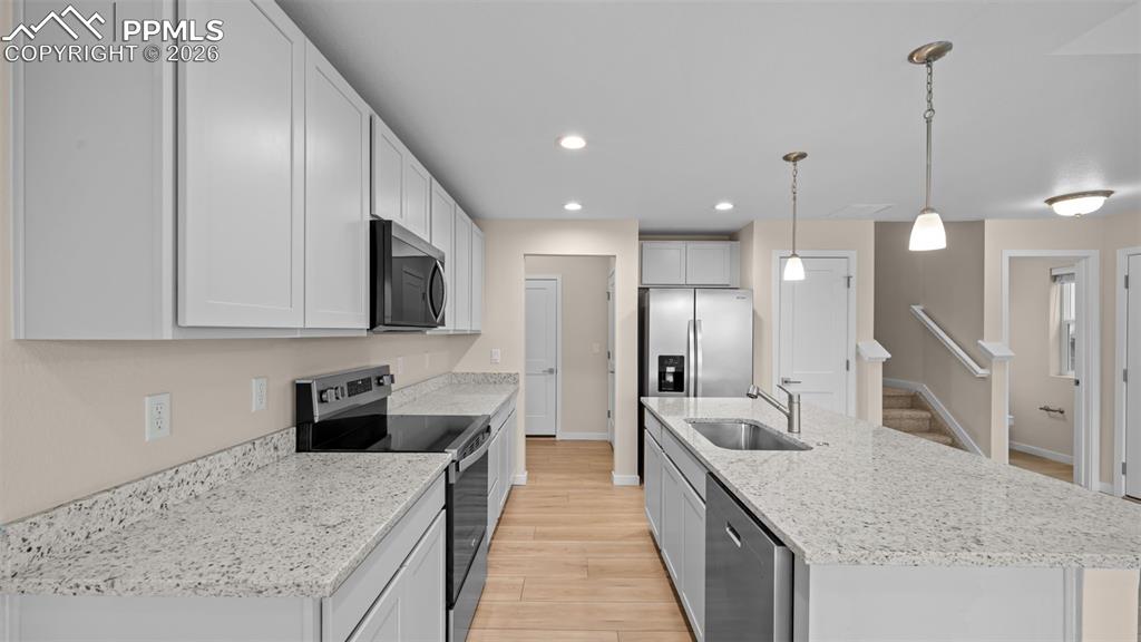 Image 5 of 30: Kitchen