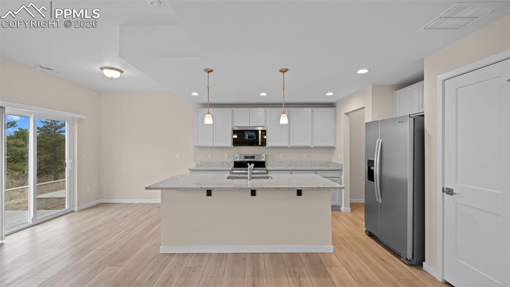 Image 7 of 30: Kitchen