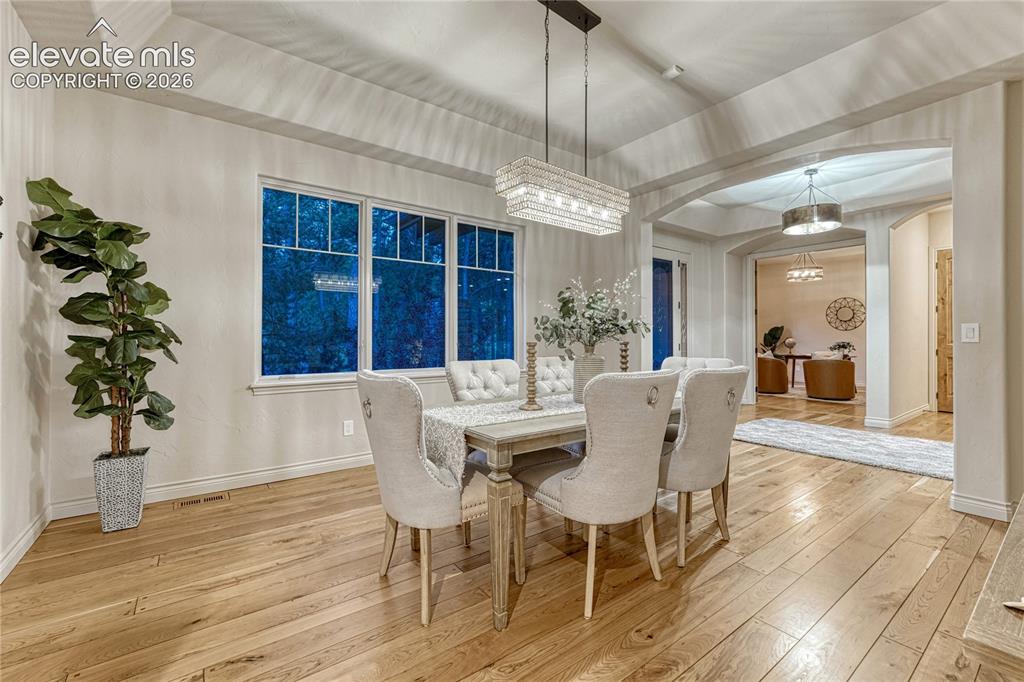 Image 12 of 48: Dining Area