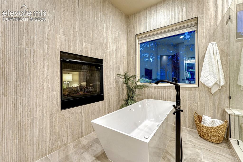 Image 19 of 48: Master Bathroom