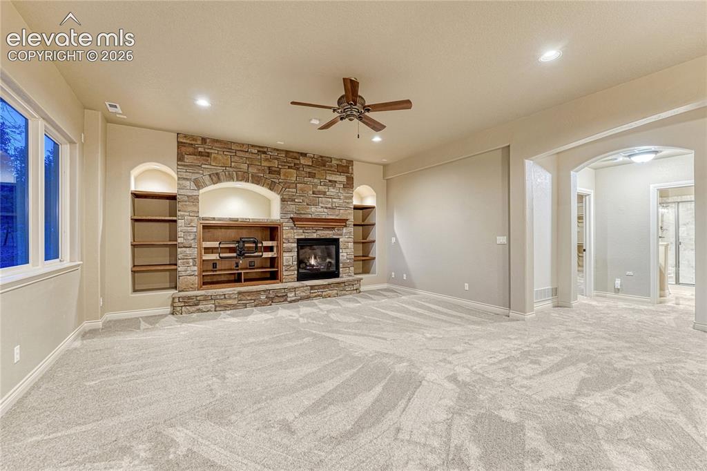 Image 26 of 48: Family Room