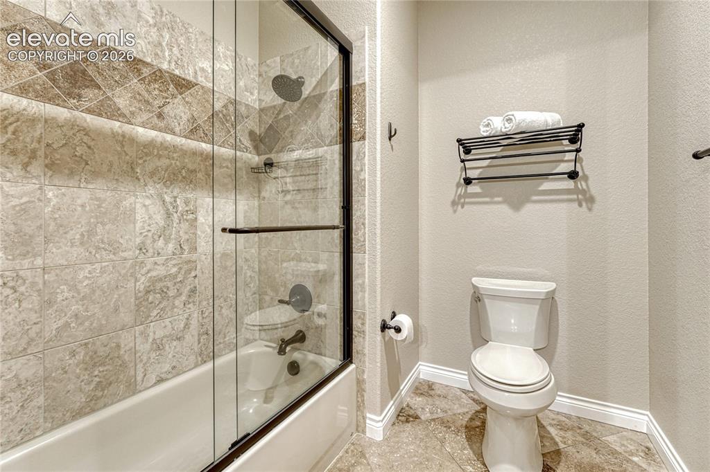 Image 33 of 48: Bathroom