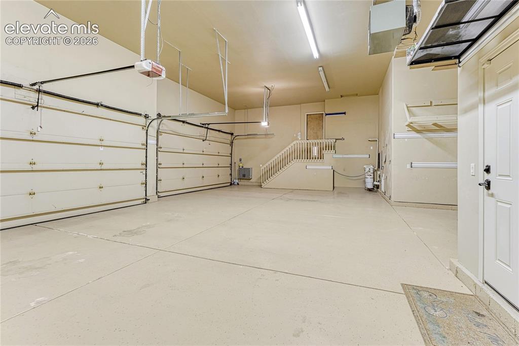 Image 43 of 48: Room for cars, toys, workshop - and heated!