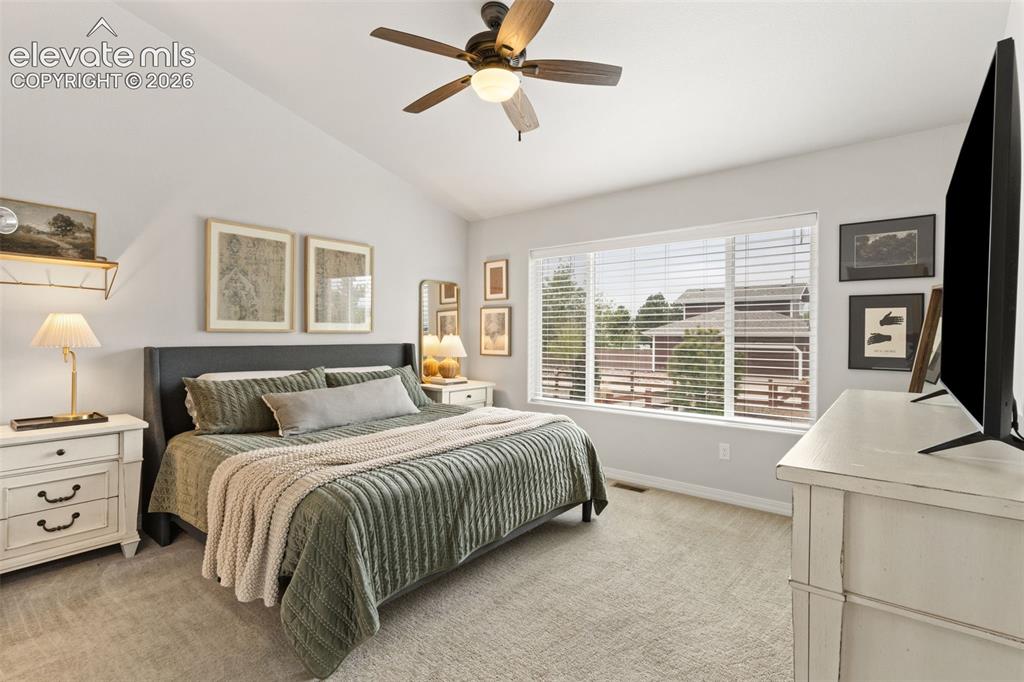 Image 18 of 37: Bedroom