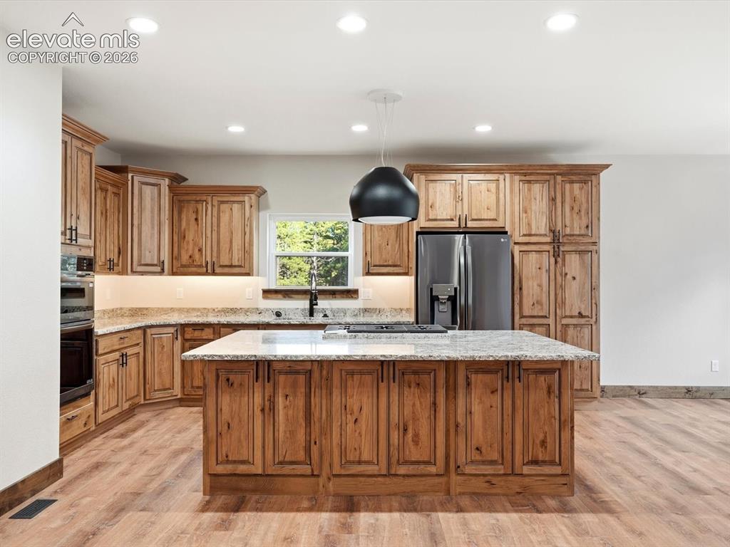 Image 11 of 50: Kitchen