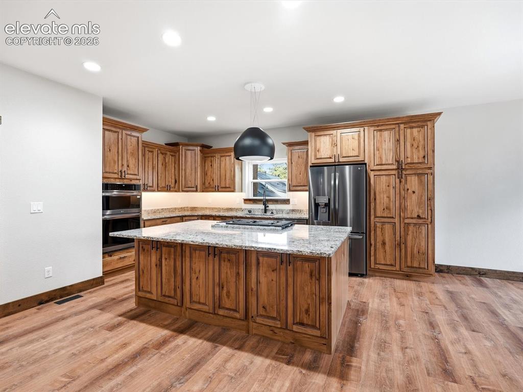 Image 12 of 50: Kitchen