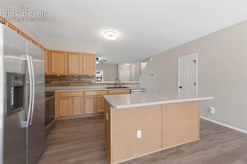 Image 8 of 28: Kitchen