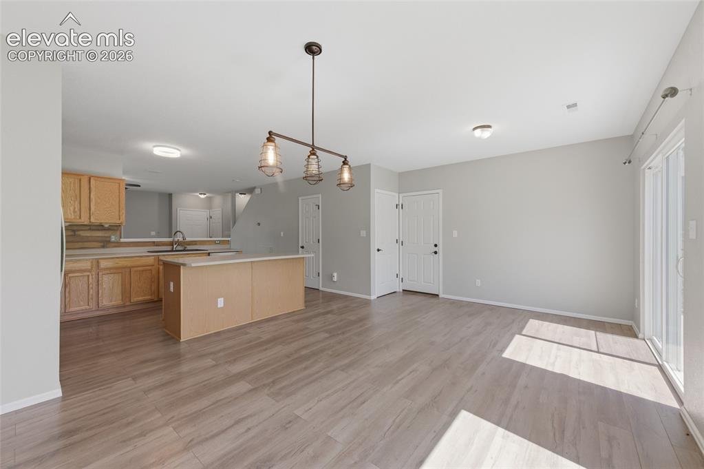 Image 9 of 28: Kitchen