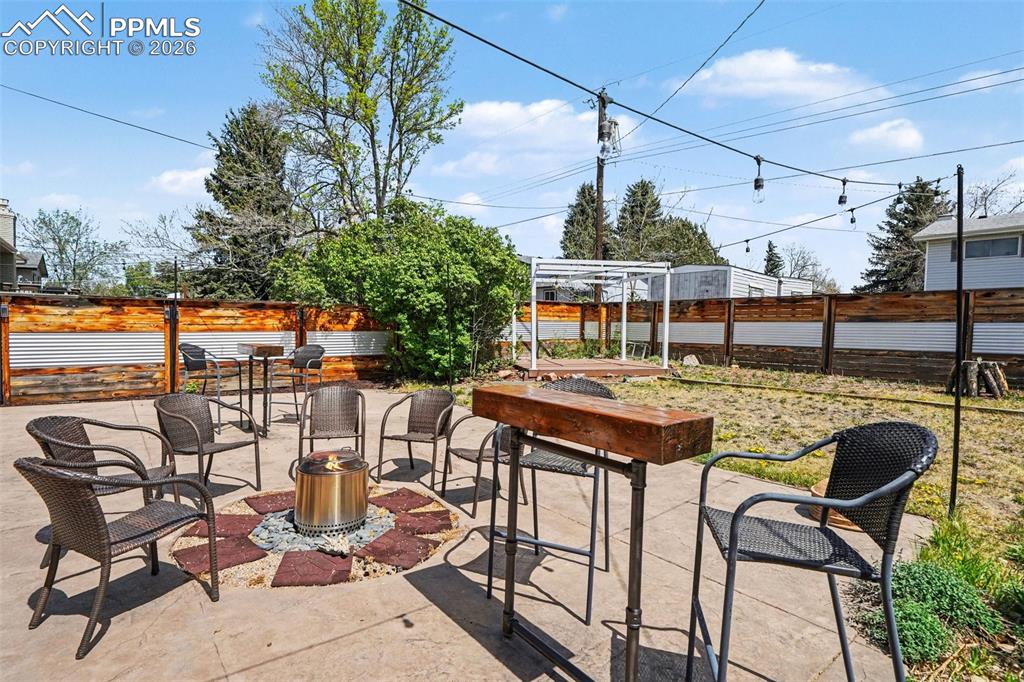 Image 23 of 24: Patio