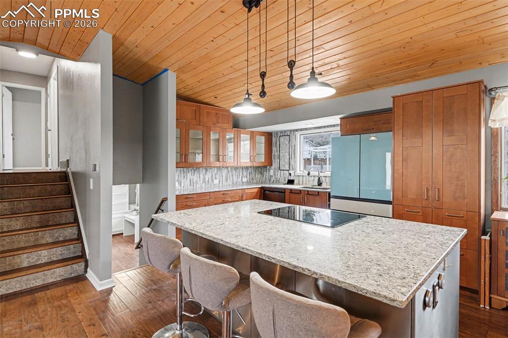 Image 5 of 24: Kitchen