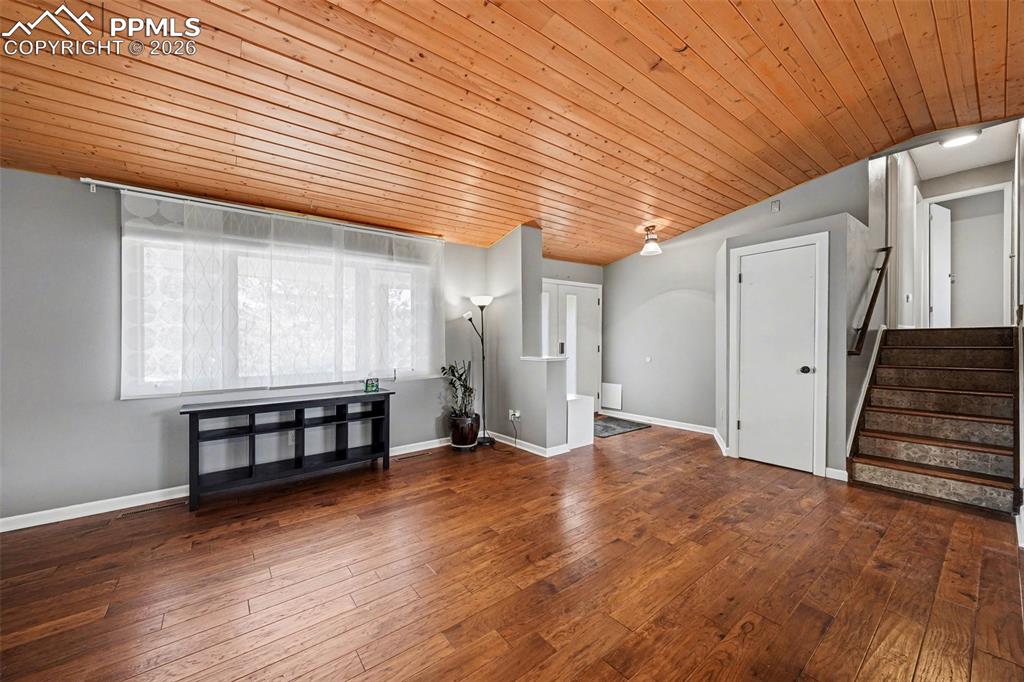 Image 9 of 24: Living Room