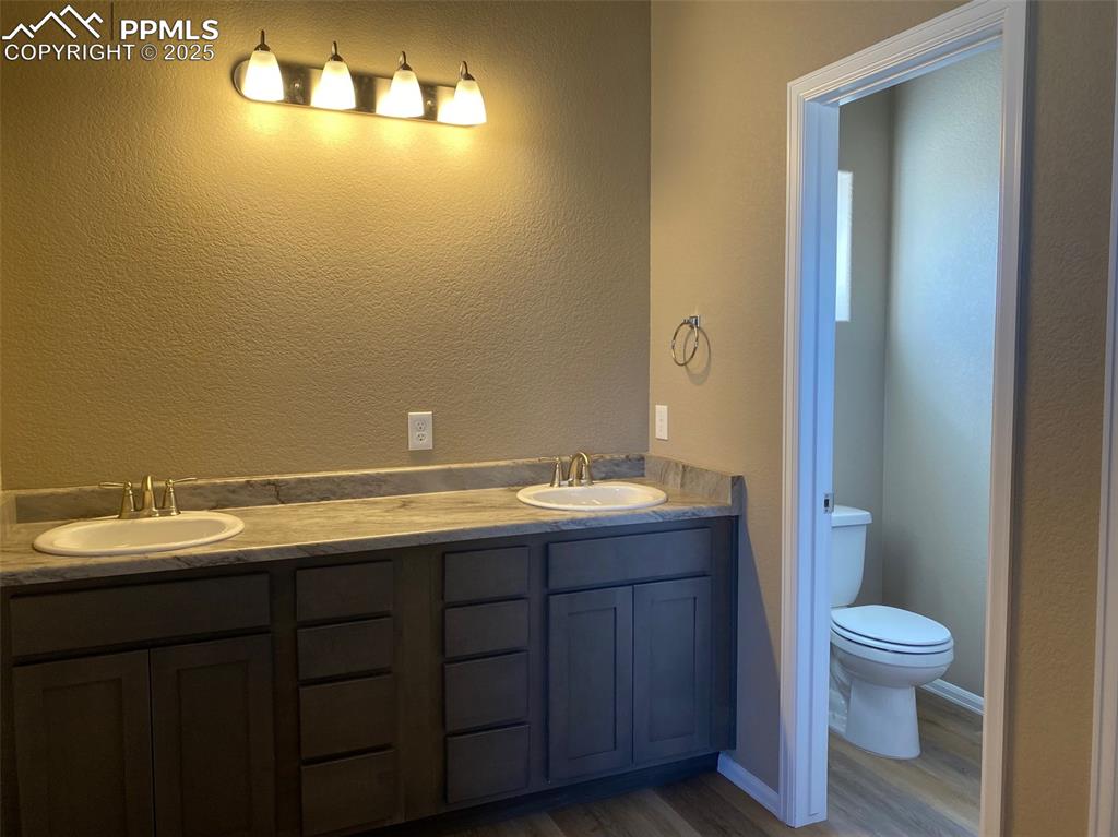 Image 9 of 21: Bathroom