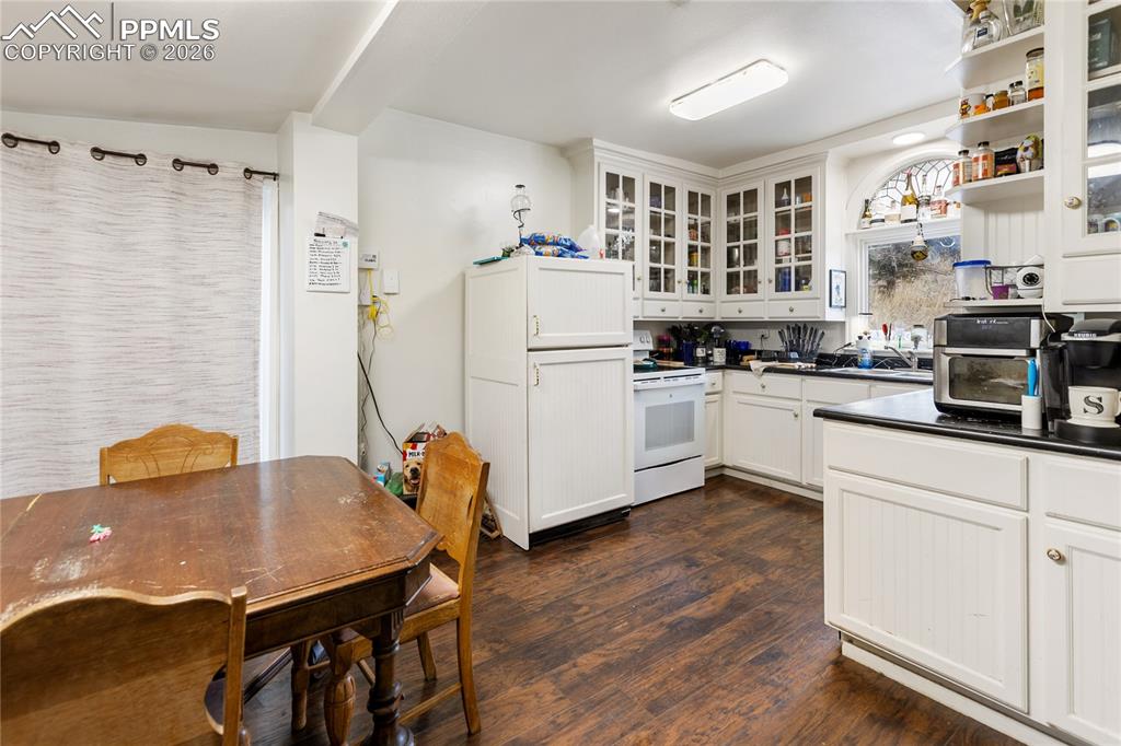 Image 5 of 34: The dining area overlooking the kitchen!
