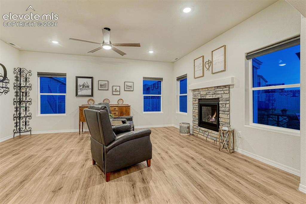 Image 13 of 49: Large and spacious living room