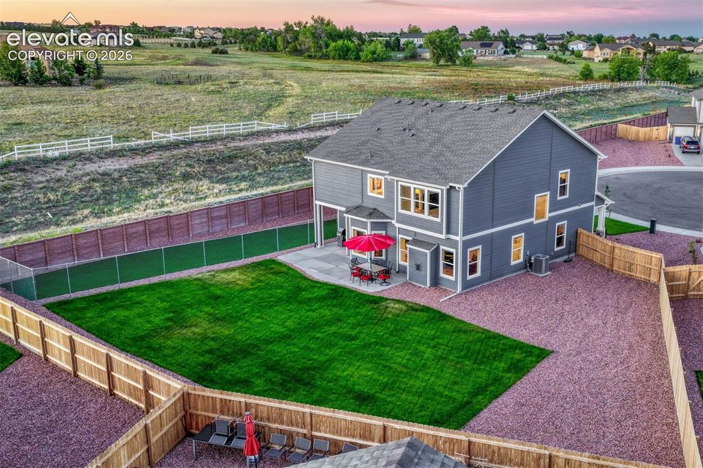 Image 7 of 49: Immense backyard
