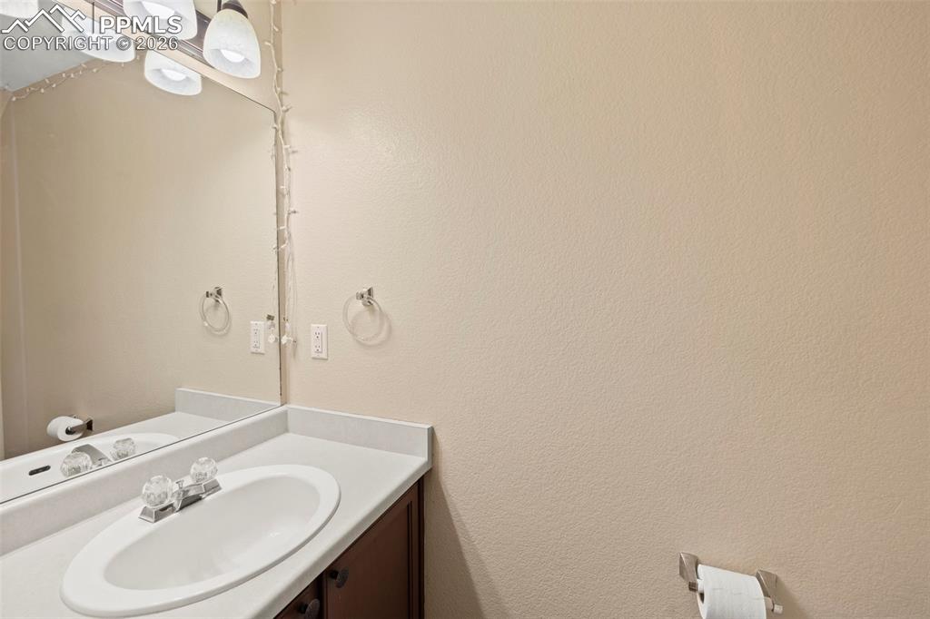 Image 15 of 34: Bathroom