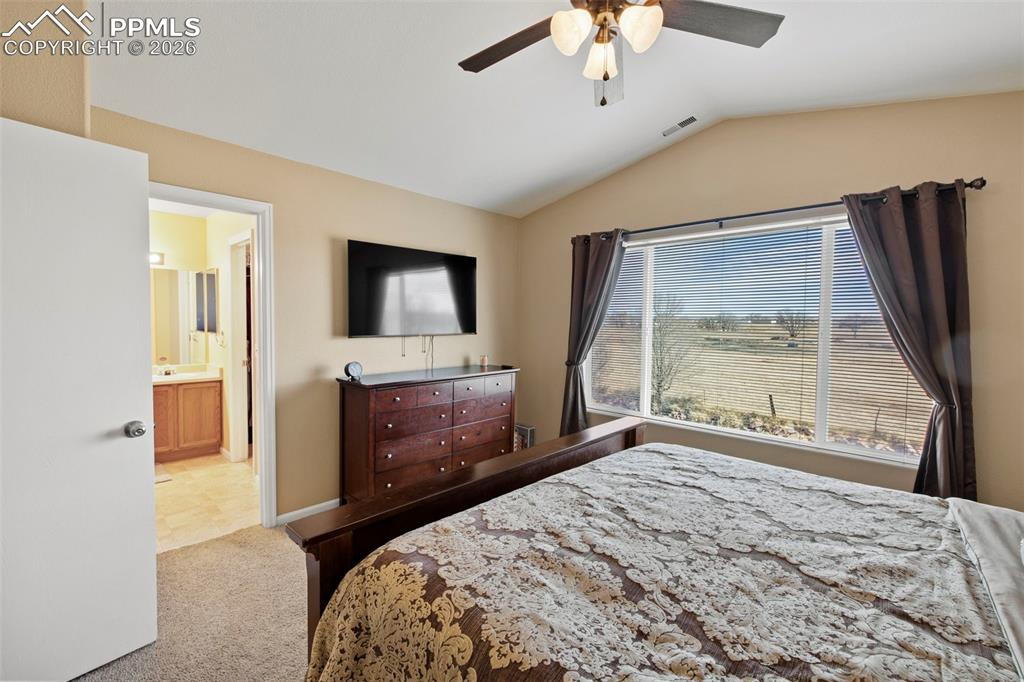 Image 17 of 34: Bedroom