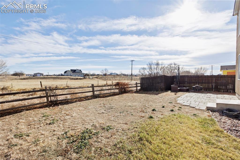 Image 29 of 34: Yard