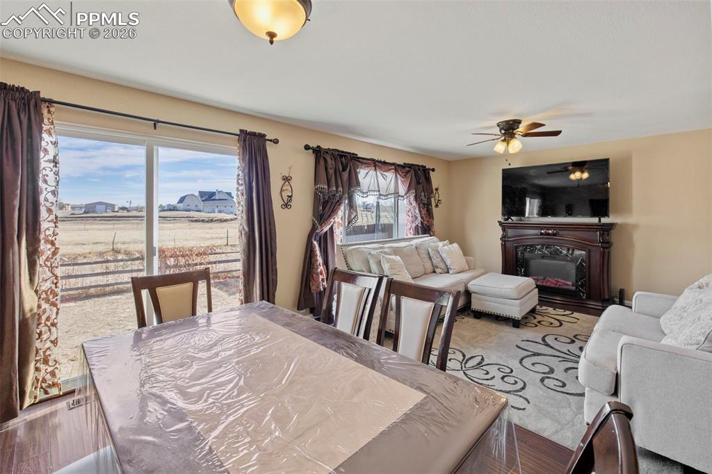 Image 7 of 34: Dining Area