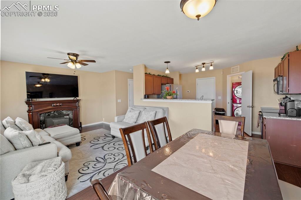 Image 8 of 34: Dining Area