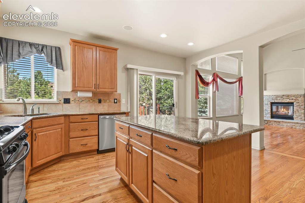 Image 11 of 50: Kitchen