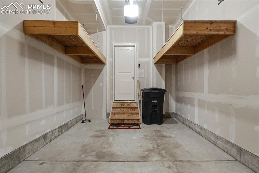 Image 17 of 18: View of garage (inside)